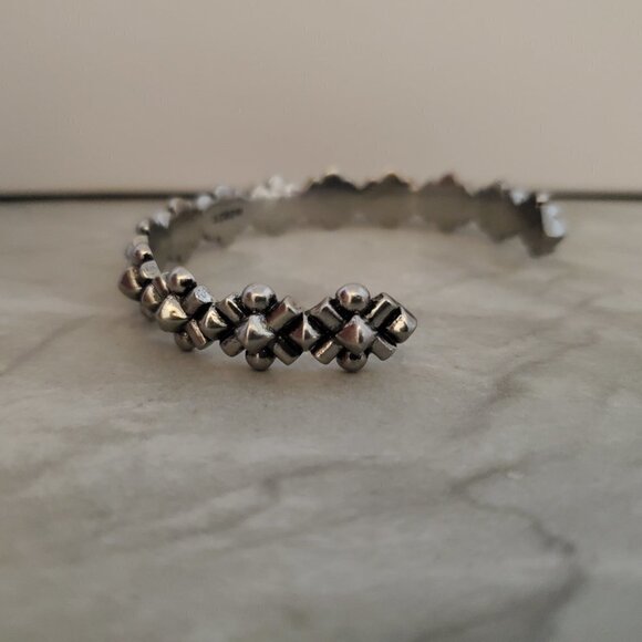 💖 J.Crew Antiqued Distressed Silver Bangle Bracelet 💖 - Picture 4 of 9